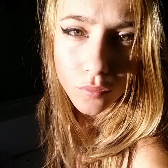 Meet your Posher, Gia - Picture 1 of 1